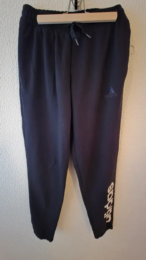 Bild 1 von Angebot 'Adidas Trainingshose'