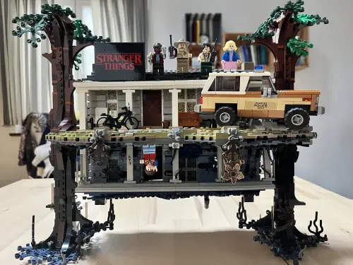 Image 2 de offre 'LEGO Stranger Things The...'
