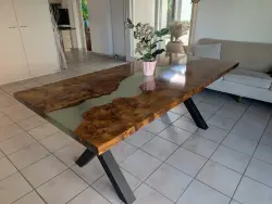 Bild von Angebot 'Tisch aus Pappelmaser Holz...'