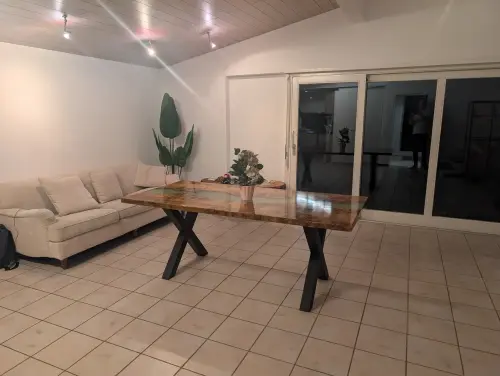 Bild 2 von Angebot 'Tisch aus Pappelmaser Holz...'