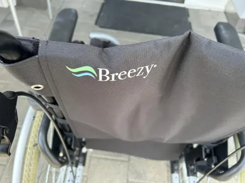 Image 2 de offre 'Fauteuil roulant BREEZY...'