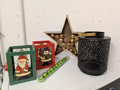 Immagine 1 da offerta 'Grande lotto di decorazioni...'
