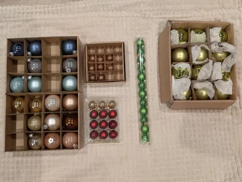 Immagine 4 da offerta 'Grande lotto di decorazioni...'