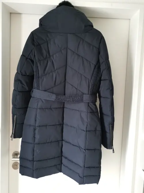 Bild 2 von Angebot 'NEUER Wintermantel Grösse S'